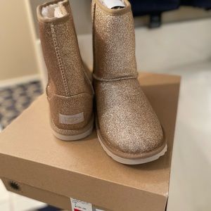 Girls Ugg boots size 6